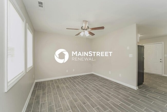Building Photo - 3 Bedroom Pet-Friendly Home in Charlotte, NC with Main Street Renewal