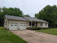 Building Photo - "Charming 3-Bedroom Retreat with 2 Full Baths in Tranquil Martin, TN"
