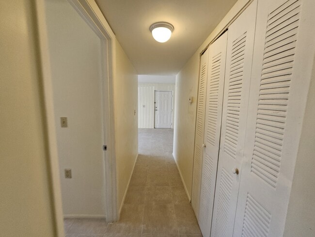 Building Photo - 1153 Lake Victoria Dr