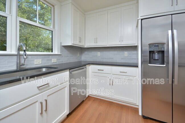 Building Photo - 2314 Stroller Ave