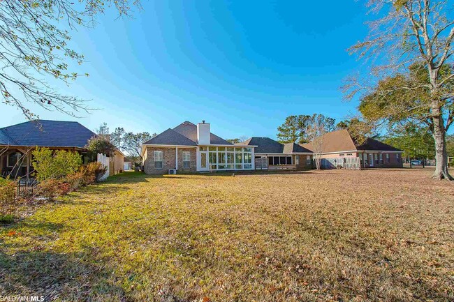 Building Photo - 117 Club Dr