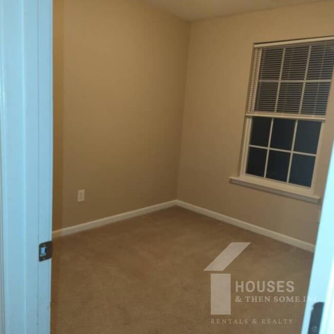 Building Photo - 515 Fairview Rd