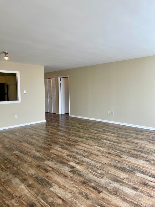 Building Photo - 50 Birdseye St