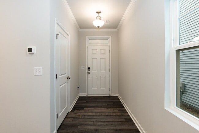 Building Photo - Move In Ready Three Bedroom Home!