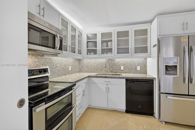 Building Photo - 2 Grove Isle Dr