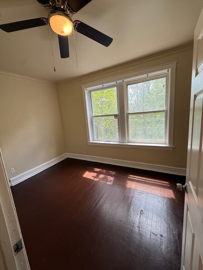 Building Photo - 715 W 57th St