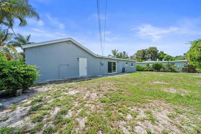 Building Photo - 2071 W Carol Cir