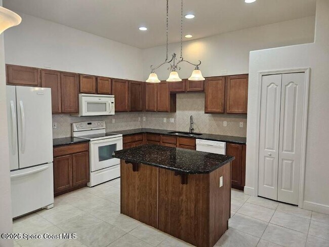 Building Photo - 1050 Eleuthera Dr NE