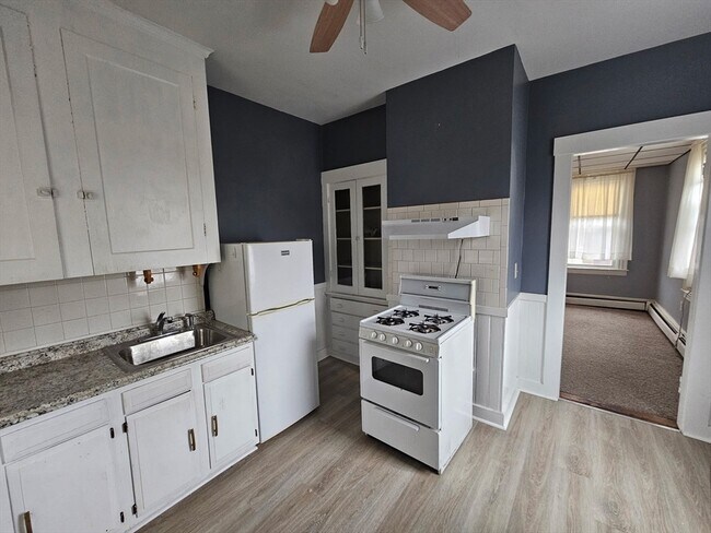 Building Photo - 549 Westford St