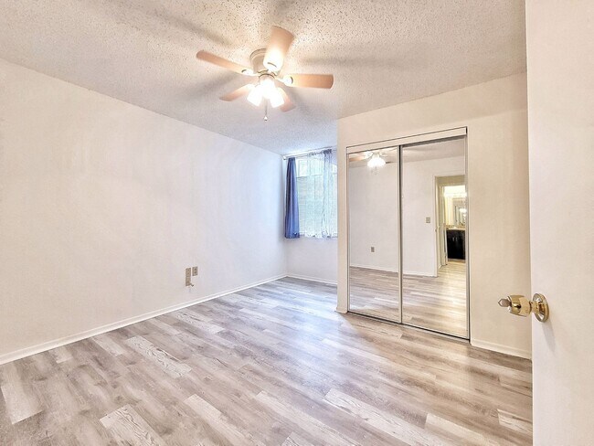 Building Photo - 3705 SW 27th St