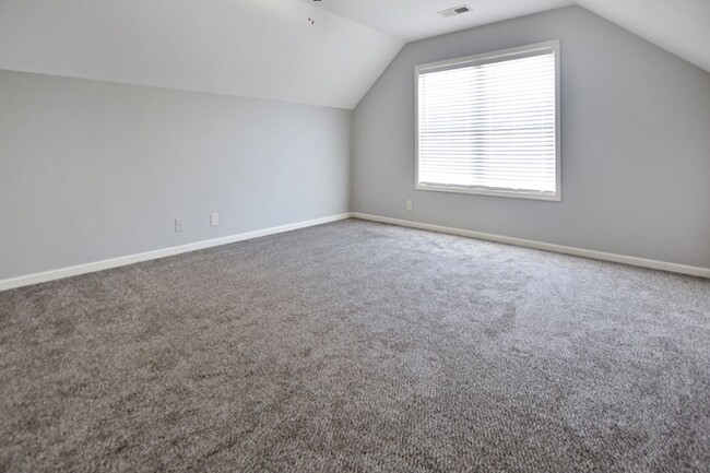 Building Photo - Pet Friendly Four Bedroom!