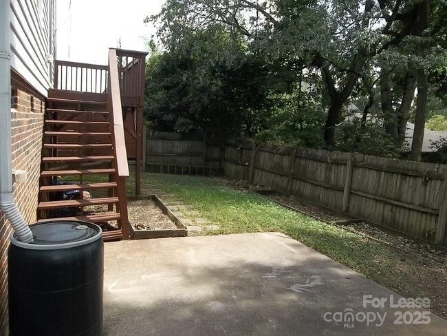 Building Photo - 1830 Hall Ave