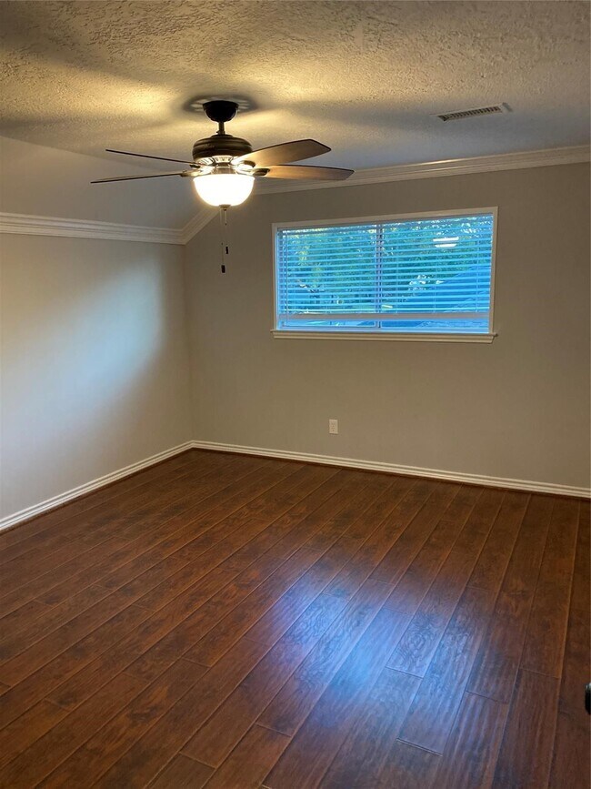 Building Photo - 1622 Fall Valley Dr