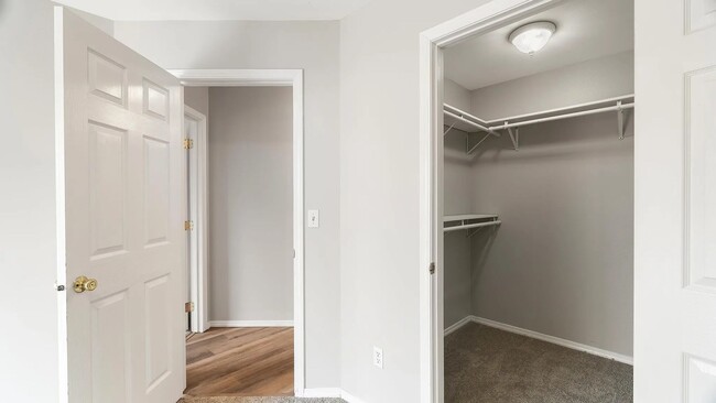 Building Photo - Selling duplex 1.2025