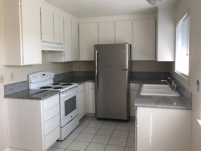 Building Photo - Convenient Santa Clara Location