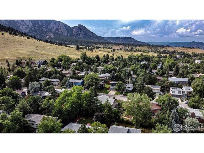 Building Photo - 5 Bed 3 Bath Home in South Boulder W/Solar.
