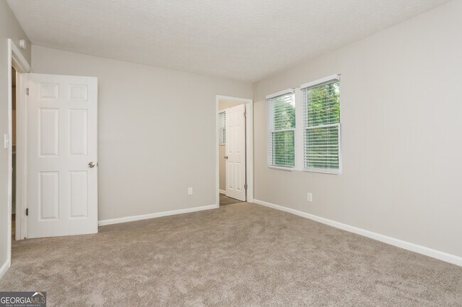 Building Photo - 819 Martin Rd