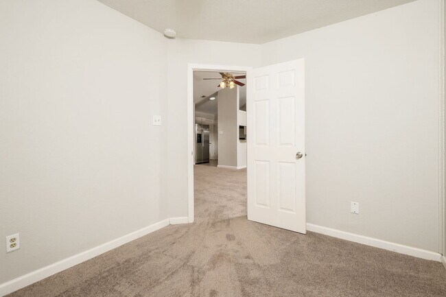 Building Photo - 2730 Bear Springs Dr
