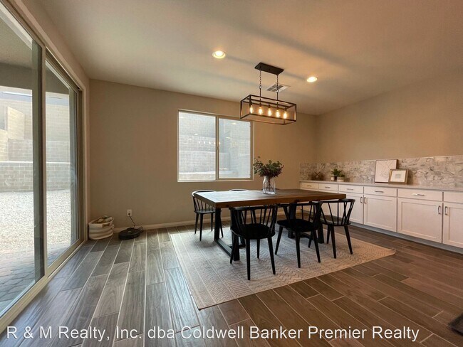 Building Photo - 12483 Point Sierra St