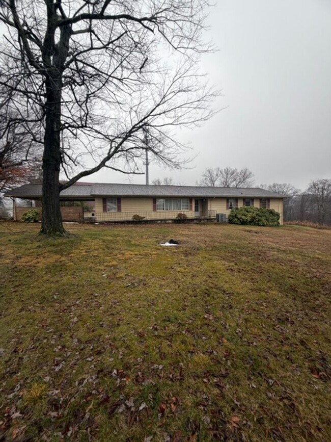 Building Photo - Maryville City  37801 - 3 bedroom, 2.5 bath home - Contact Debra Davis (865) 591-8281