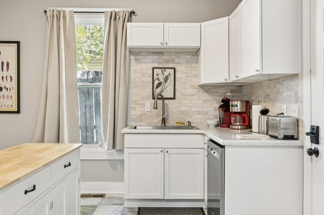 Building Photo - 920 Silverdene Pl