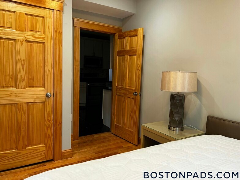 Building Photo - 152 Winchester St