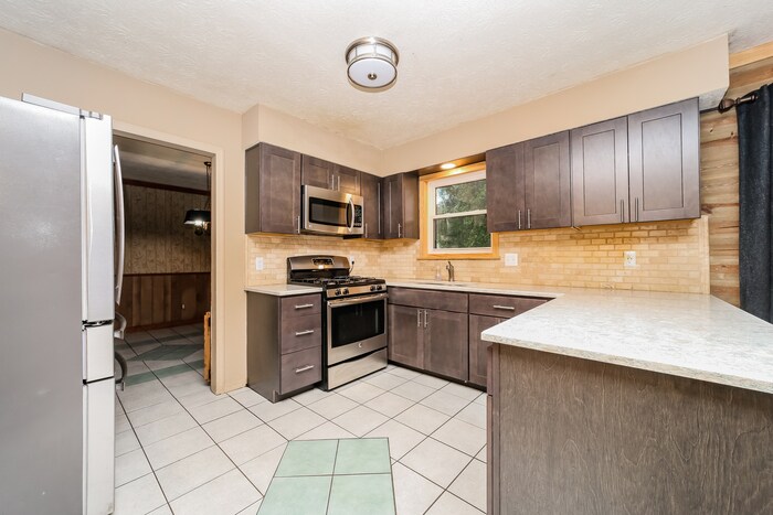 Building Photo - 14151 Grover Rd