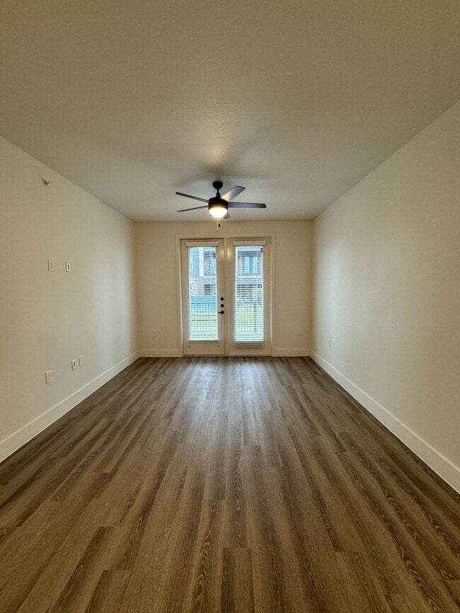Building Photo - 3850 Double Oak Ave