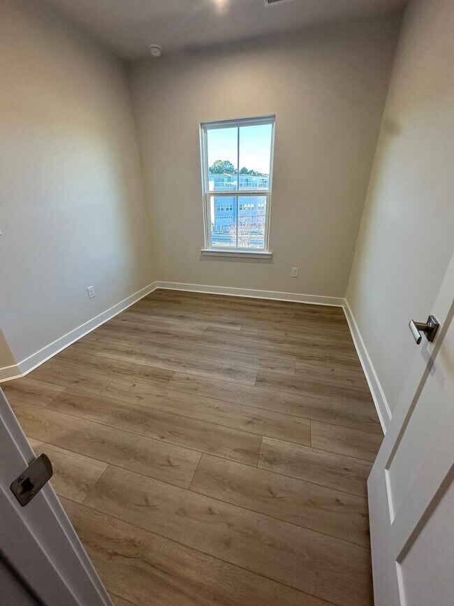 Building Photo - 8626 S Park Dr