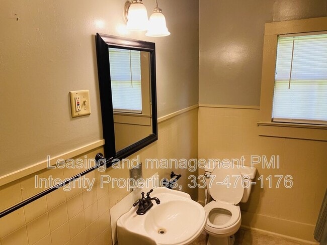 Building Photo - 306 S Lee Ave