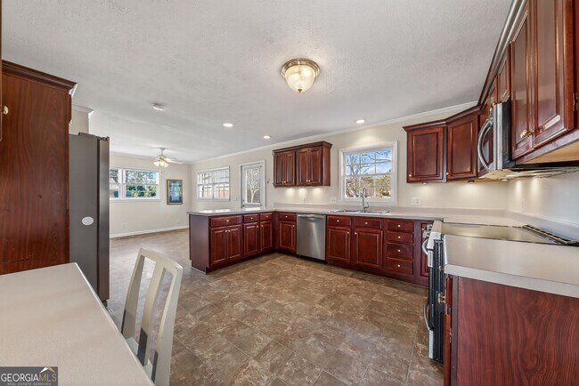 Building Photo - 741 East Ave