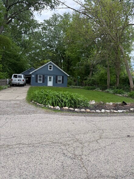Building Photo - 3206 S Waterview Ave