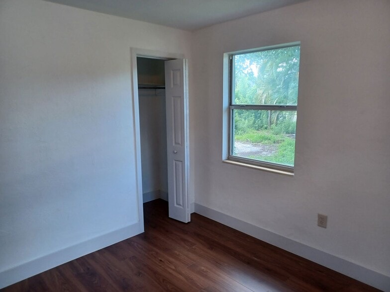 Building Photo - $500 OFF FIRST MONTHS RENT, COMING SOON REMODELED 3 Bedroom /1 Bathroom LARGE FENCED YARD