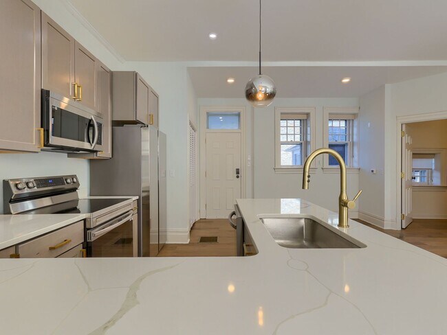 Building Photo - 1701 N Front St