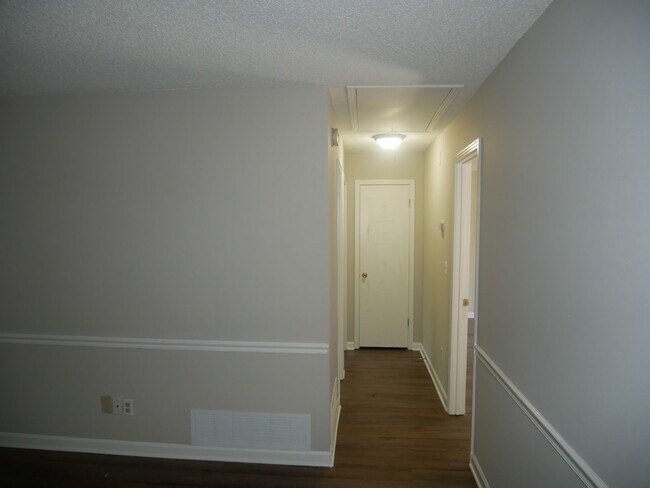Building Photo - 5800 Dover Dr