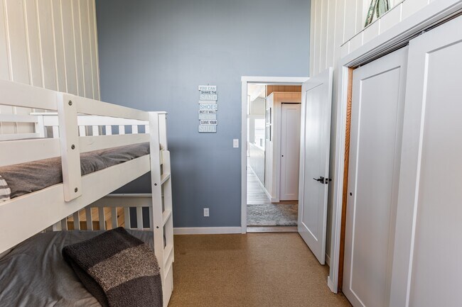 Building Photo - 1455 Edwards Dr