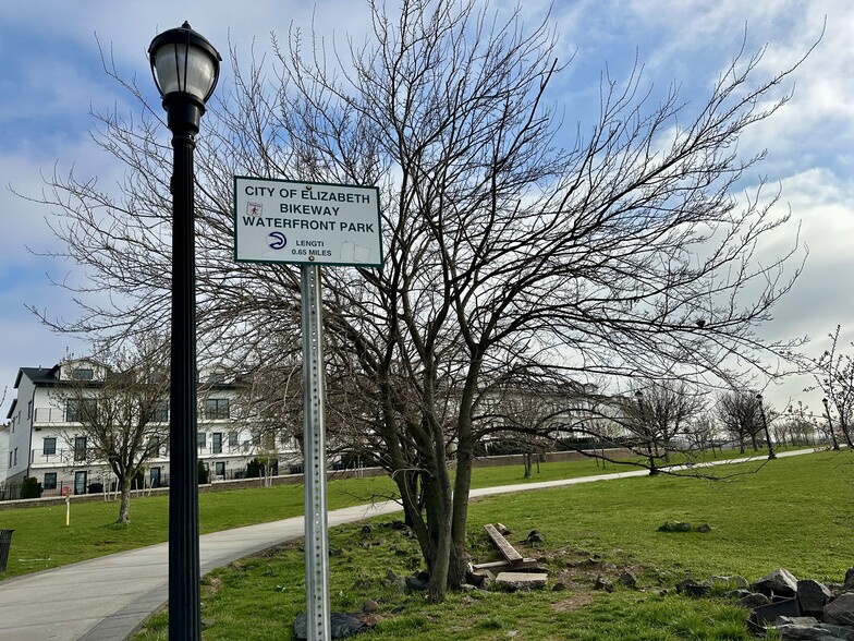 Building Photo - 3 Harbor Front Ct