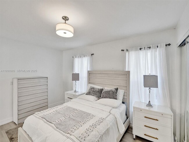 Building Photo - 4310 NW 63rd Ave