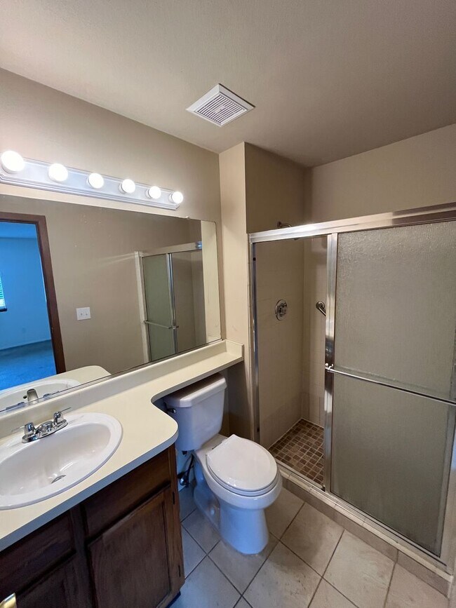 Building Photo - 3 Bed 2 Bath Updated Unit in Robinwood