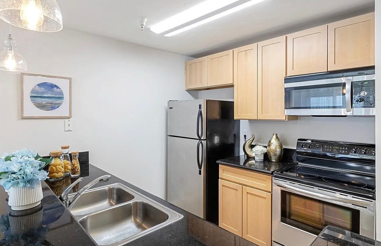 Building Photo - 6400 Christie Ave