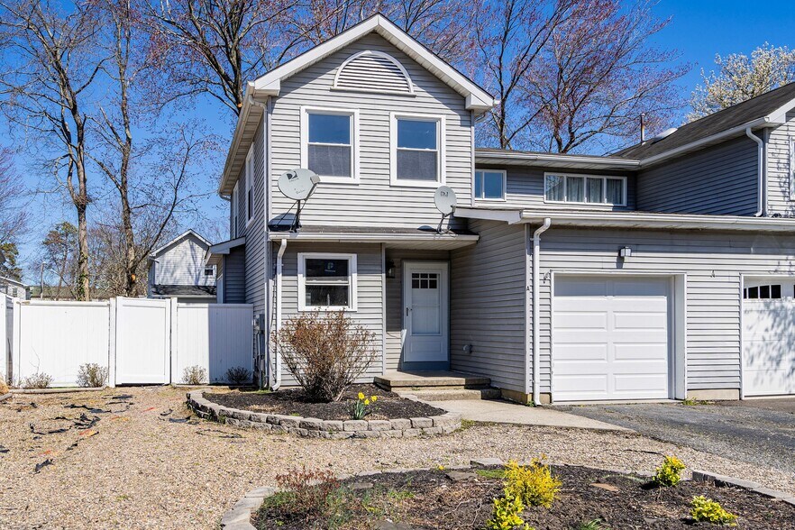 Building Photo - 4A Emerald Dr