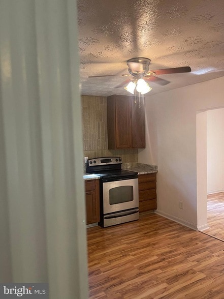 Building Photo - 6740 Solomons Island Rd N