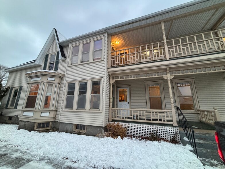 Building Photo - 861 Chestnut St