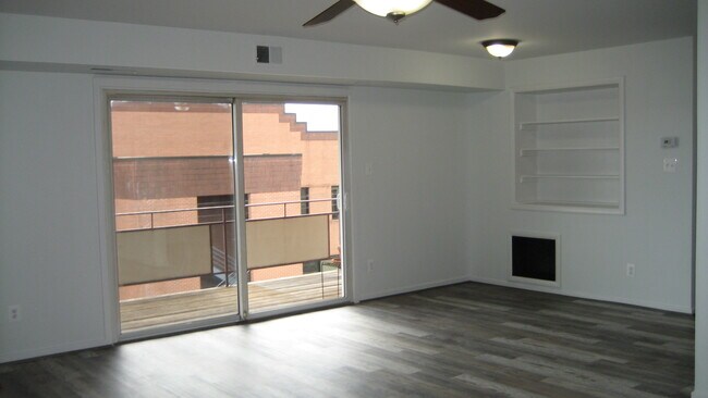 Building Photo - 214 Locust St SE