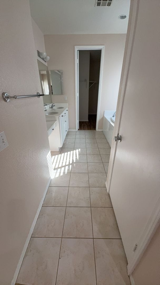 Building Photo - 3 BEDROOM VICTORVILLE HOME