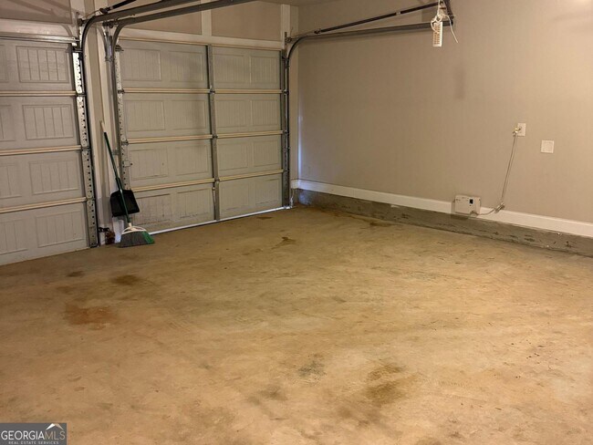 Building Photo - 125 Leland Ln