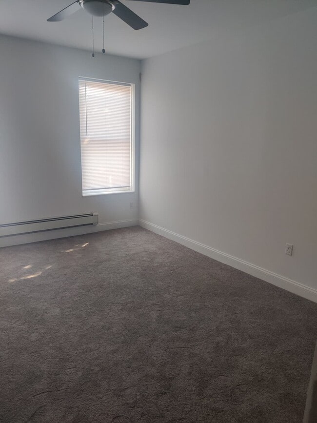 Building Photo - 1620 Lindley Ave