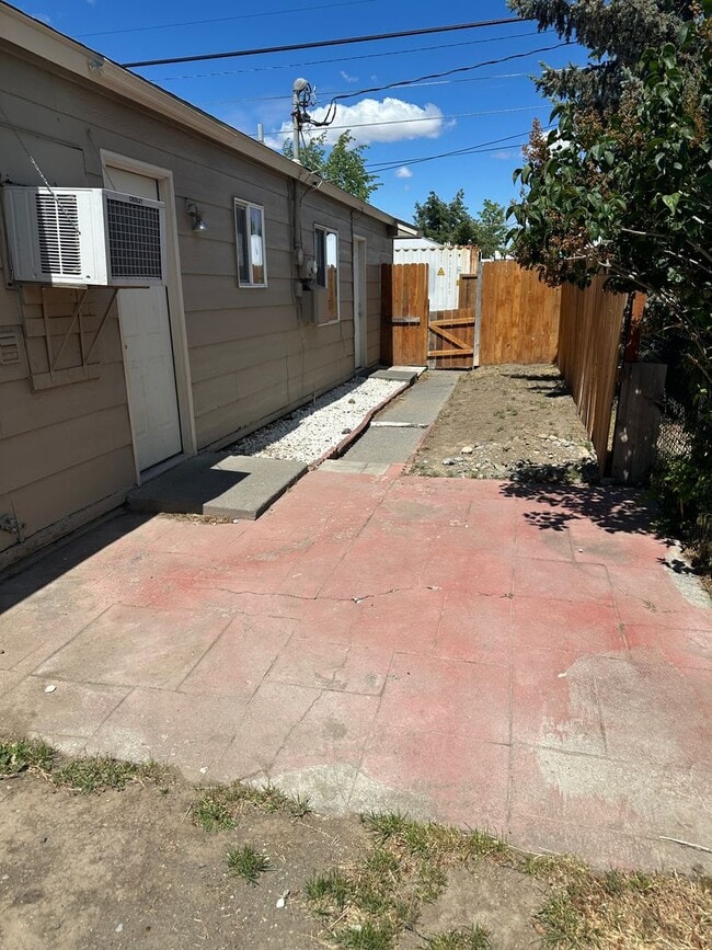 Building Photo - 3 Bedroom Home For Rent