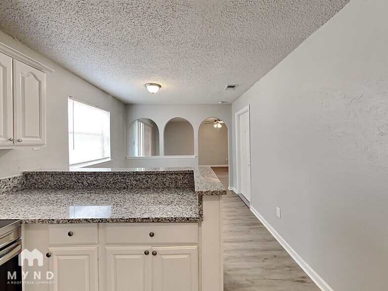 Building Photo - 1203 Thannisch Ct