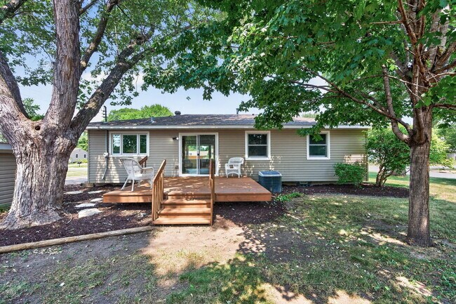 Building Photo - 2036 Coral Ln
